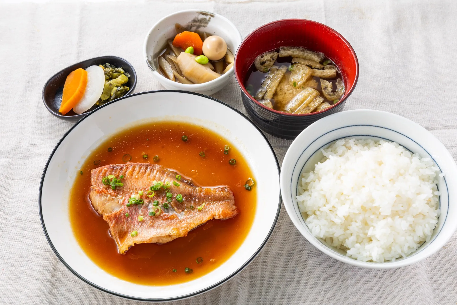 赤うおの煮つけ定食